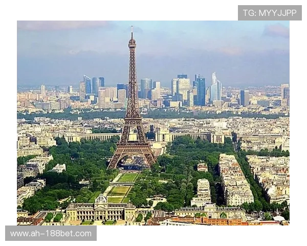 游戏中的埃菲尔铁塔建造过程揭秘 真实历史与虚拟世界的完美融合